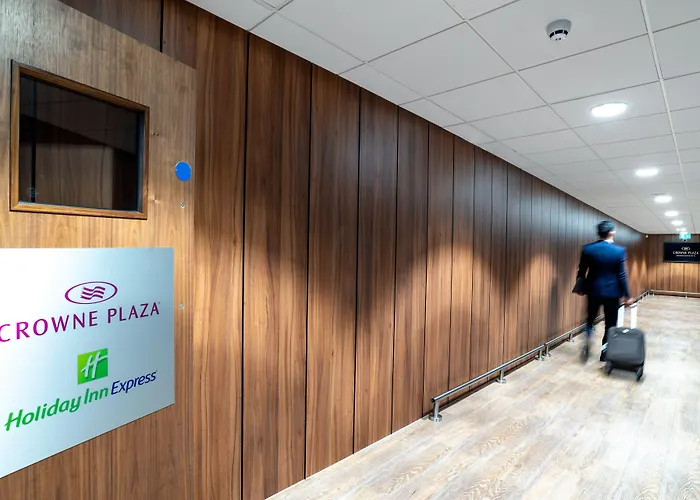 Holiday Inn Express - London Heathrow T4 By Ihg